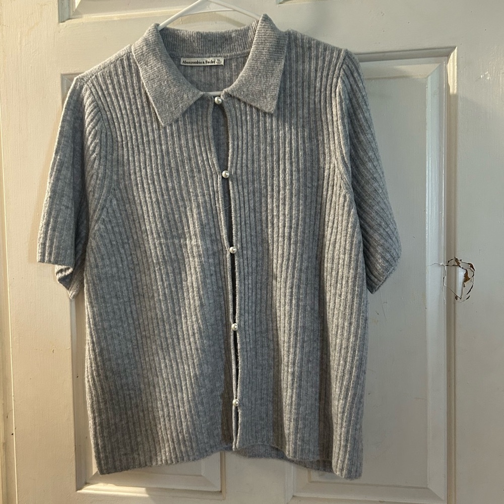 Abercrombie & Fitch Gray Ribbed Short-Sleeve Button Cardigan - Picture 1 of 2